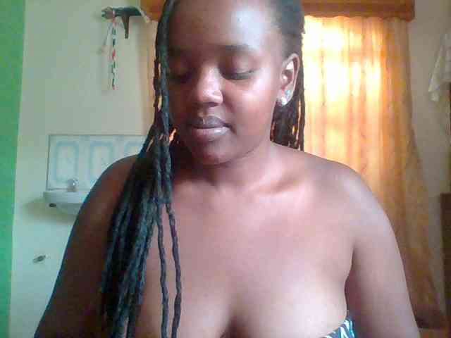 Sexymamasirra22 webcam