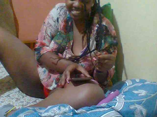 Sexymamasirra22 webcam