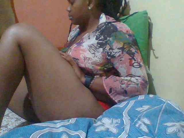 Sexymamasirra22 webcam
