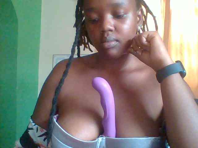 Sexymamasirra22 webcam