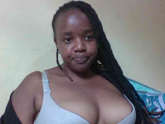 Sexymamasirra22 webcam