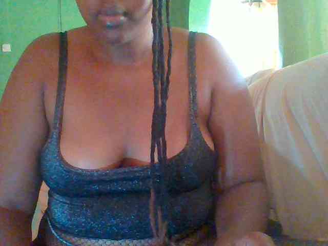Sexymamasirra22 webcam