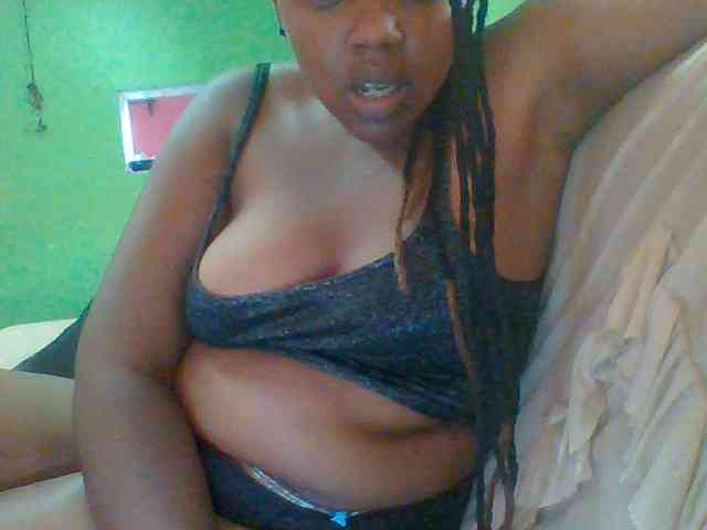 Sexymamasirra22 webcam