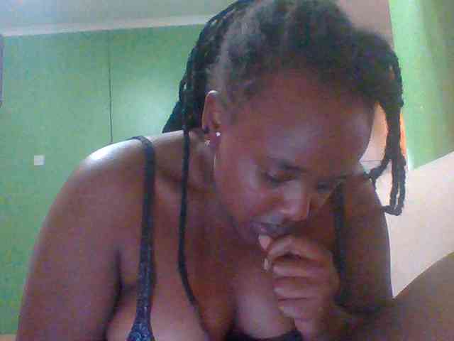 Sexymamasirra22 webcam
