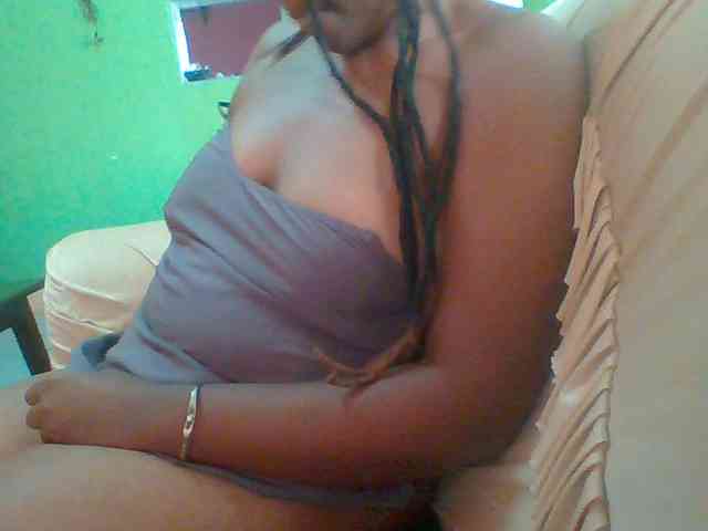 Sexymamasirra22 webcam