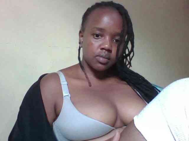 Sexymamasirra22 Live Webcam on BongaCams