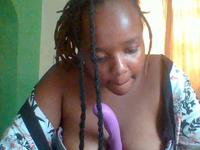 Sexymamasirra22 webcam