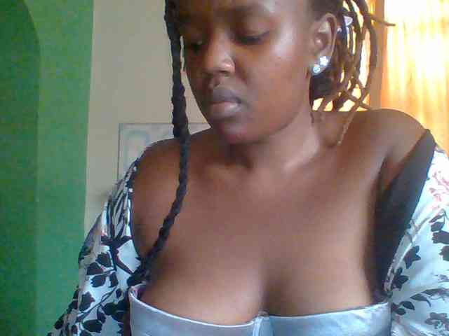 Sexymamasirra22 webcam