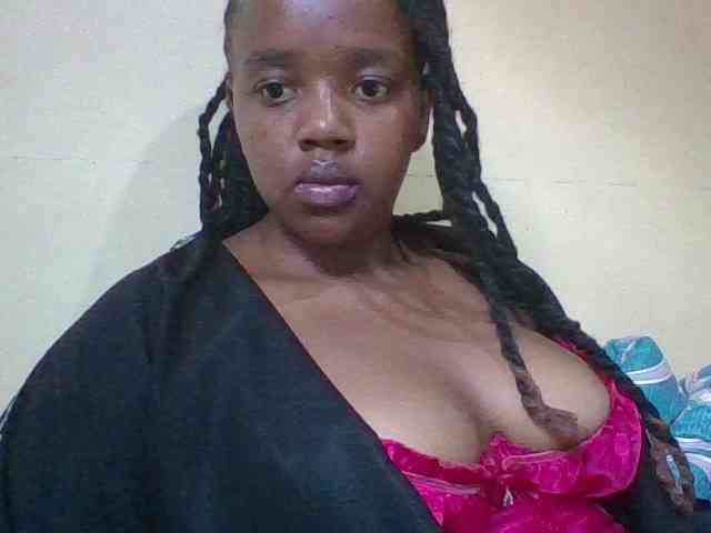 Sexymamasirra22 webcam