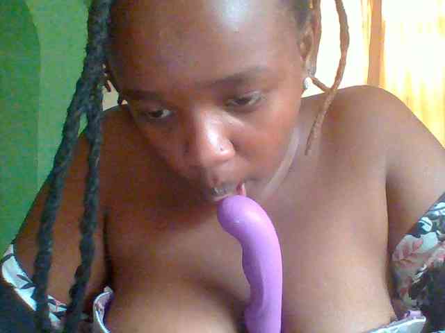 Sexymamasirra22 webcam