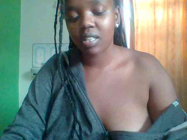 Sexymamasirra22 webcam