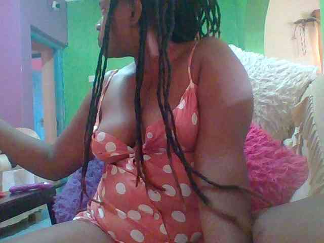 Sexymamasirra22 webcam