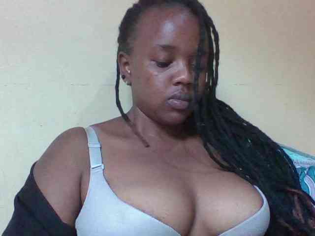 Sexymamasirra22 webcam