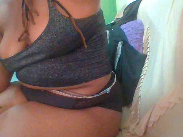 Sexymamasirra22 webcam