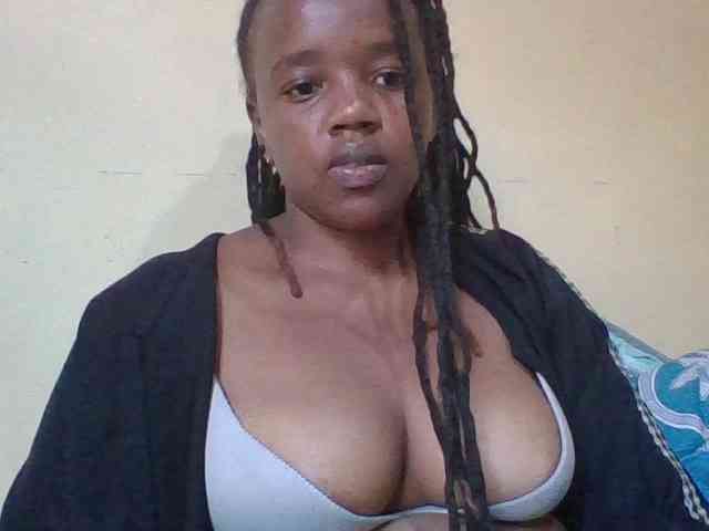 Sexymamasirra22 webcam