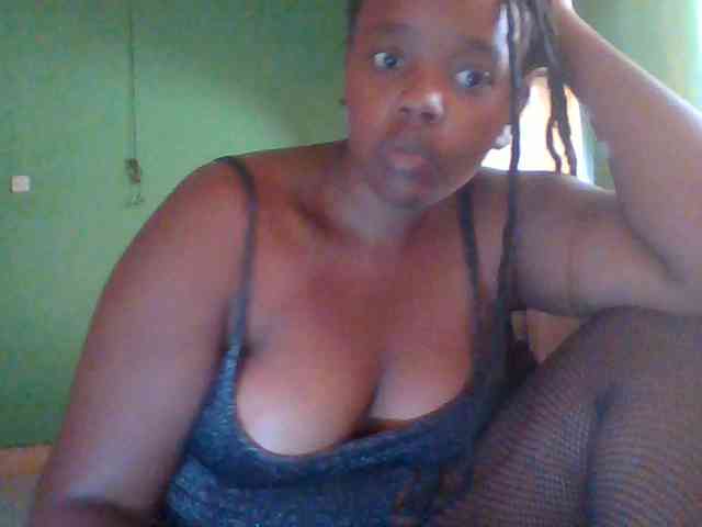 Sexymamasirra22 webcam