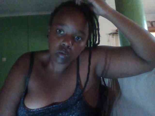 Sexymamasirra22 webcam