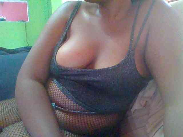 Sexymamasirra22 webcam
