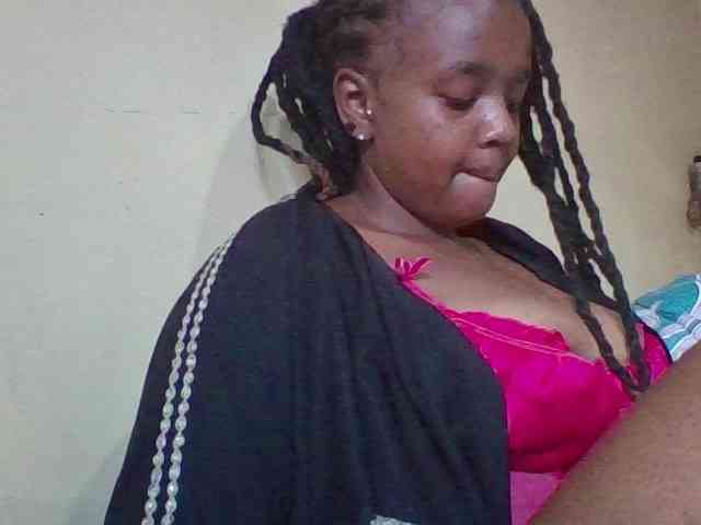 Sexymamasirra22 webcam