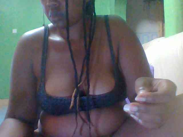Sexymamasirra22 webcam