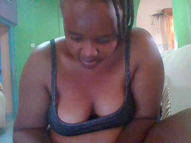 Sexymamasirra22 webcam