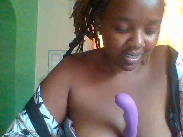 Sexymamasirra22 webcam