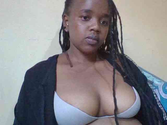 Sexymamasirra22 webcam