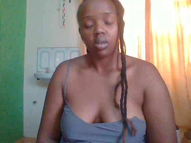Sexymamasirra22 webcam