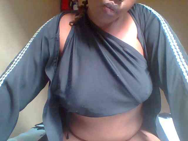 Sexymamasirra22 webcam