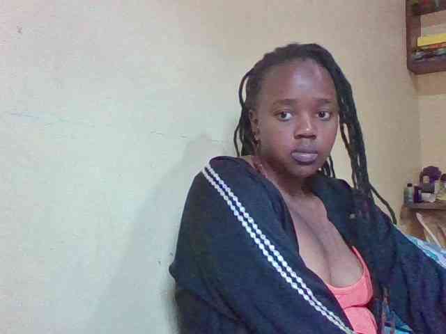 Sexymamasirra22 webcam
