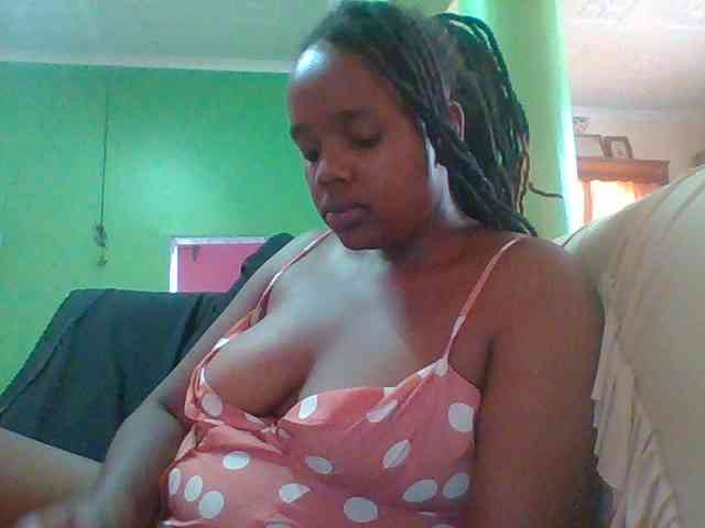 Sexymamasirra22 Live Webcam on BongaCams