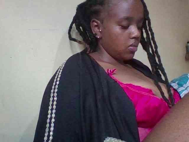 Sexymamasirra22 webcam