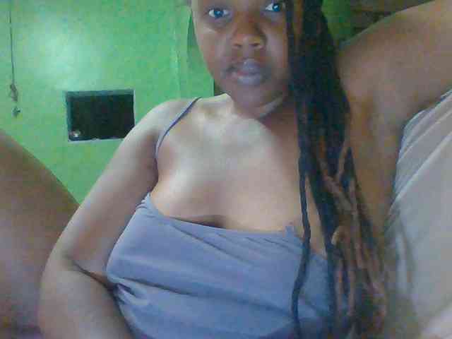 Sexymamasirra22 webcam