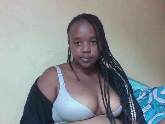 Sexymamasirra22 webcam