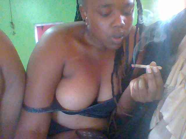 Sexymamasirra22 webcam