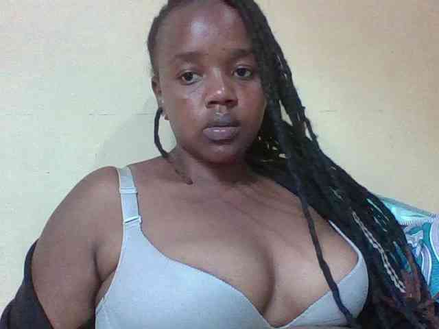 Sexymamasirra22 webcam