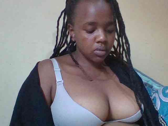 Sexymamasirra22 webcam