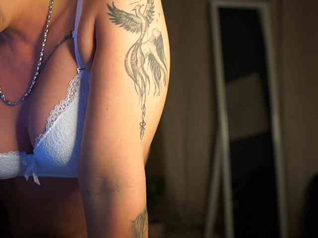 TeakyNiny Live Webcam on BongaCams