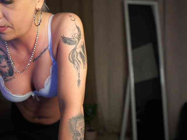 TeakyNiny Live Webcam on BongaCams