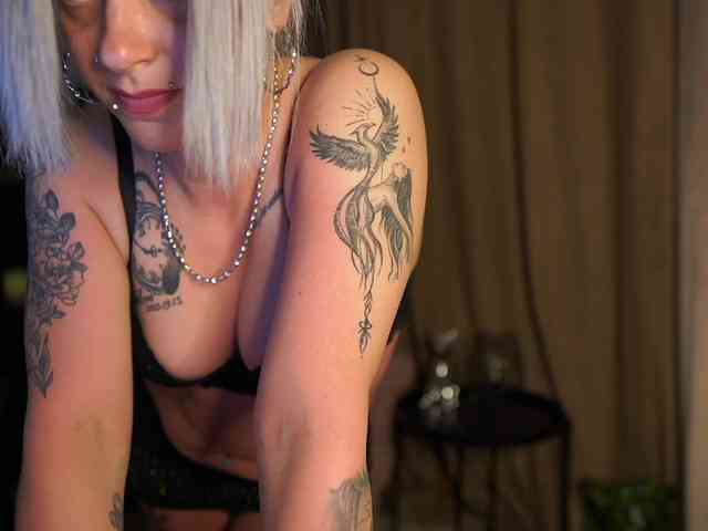 TeakyNiny webcam