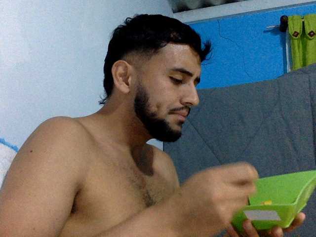 Dereks777 live cam preview