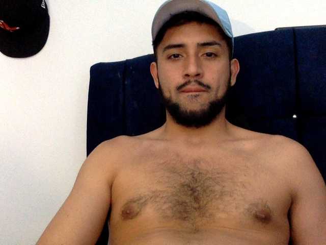 Dereks777 live webcam show