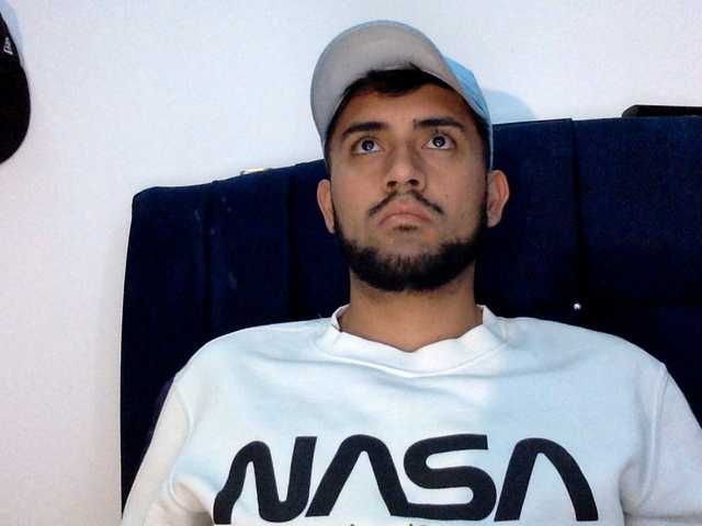Dereks777 live cam