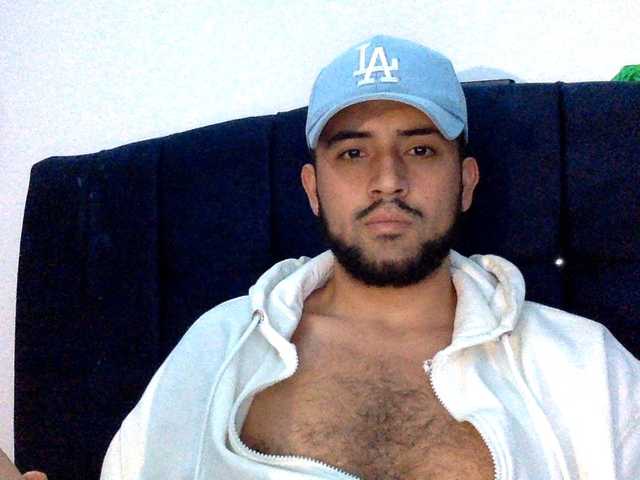 Dereks777 live webcam show
