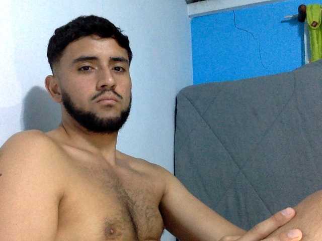 Dereks777 live cam preview