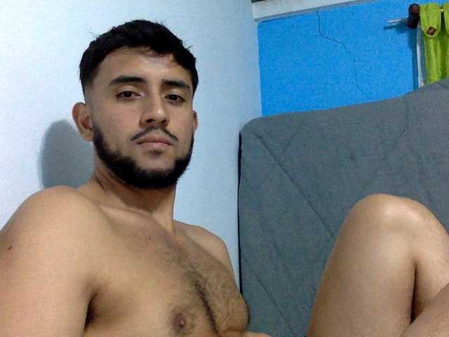 Dereks777 live cam preview