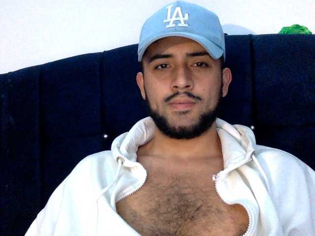 Dereks777 live webcam show