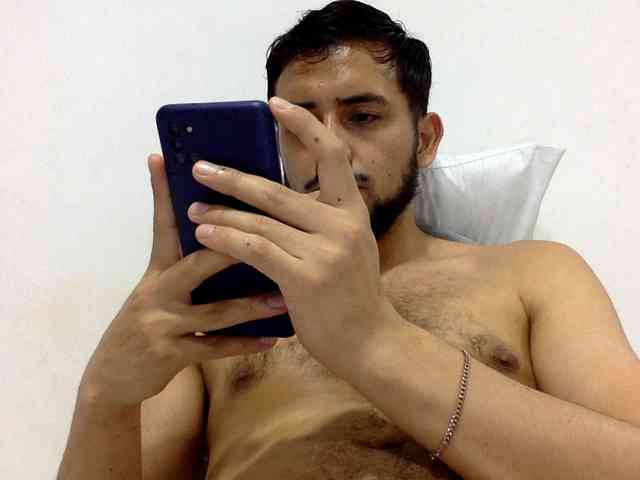 Dereks777 Live Webcam on BongaCams