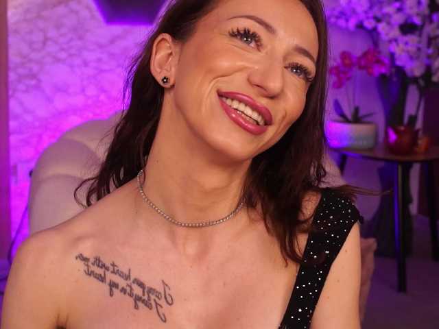RubyFever live cam on BongaCams