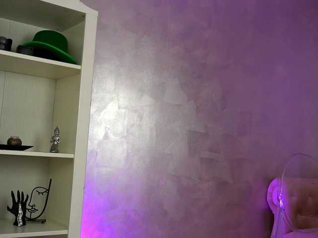 le modèle RubyFever est en webcam porno dans un show sur le site bongacams, il possède les tags suivants: White/Caucasian,Brunette,Shaved